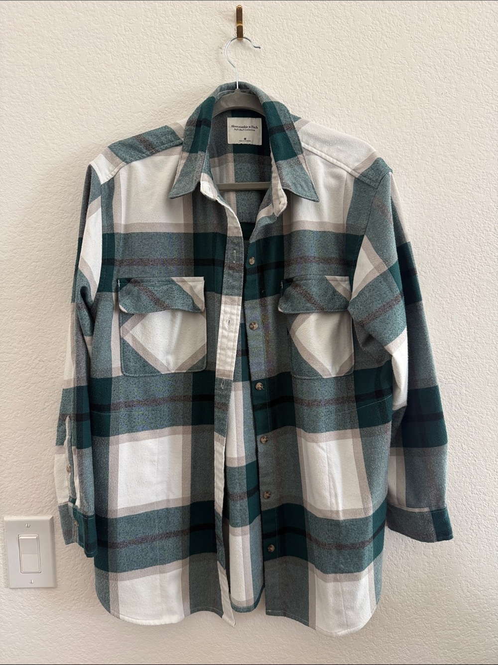 Abercrombie and Fitch Women’s Green Plaid Button-Up Shirt